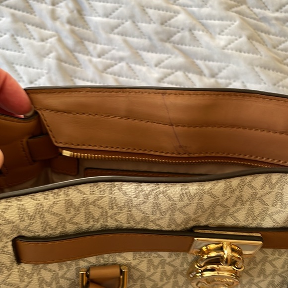 Michael Kors Hamilton white logo 11.5” x 10” x 5.5” good condition - Picture 4 of 5